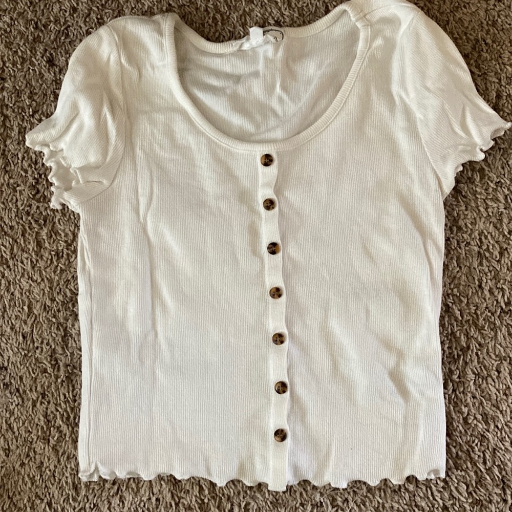 White tee